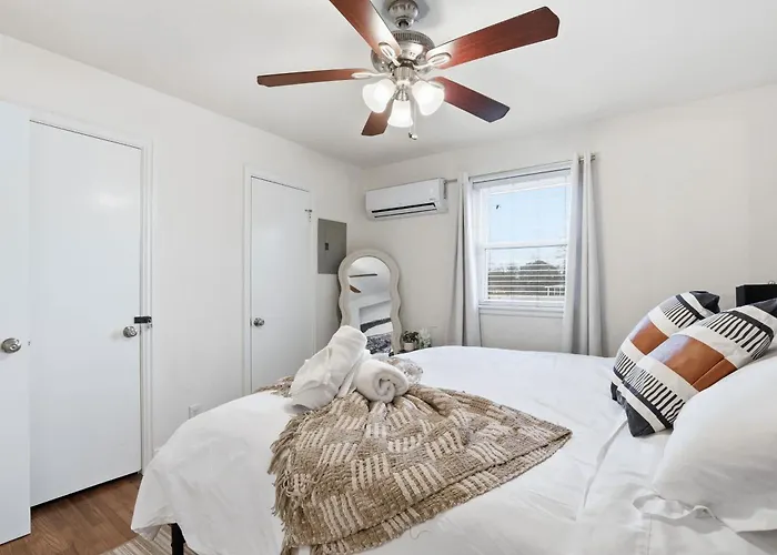 Stylish In Worth - Comfort Convenience And Free Parking Apartment